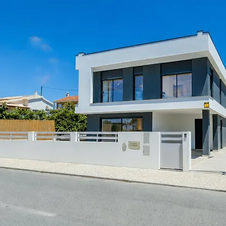 5br With Pool | Fonte Da Telha שארנקה